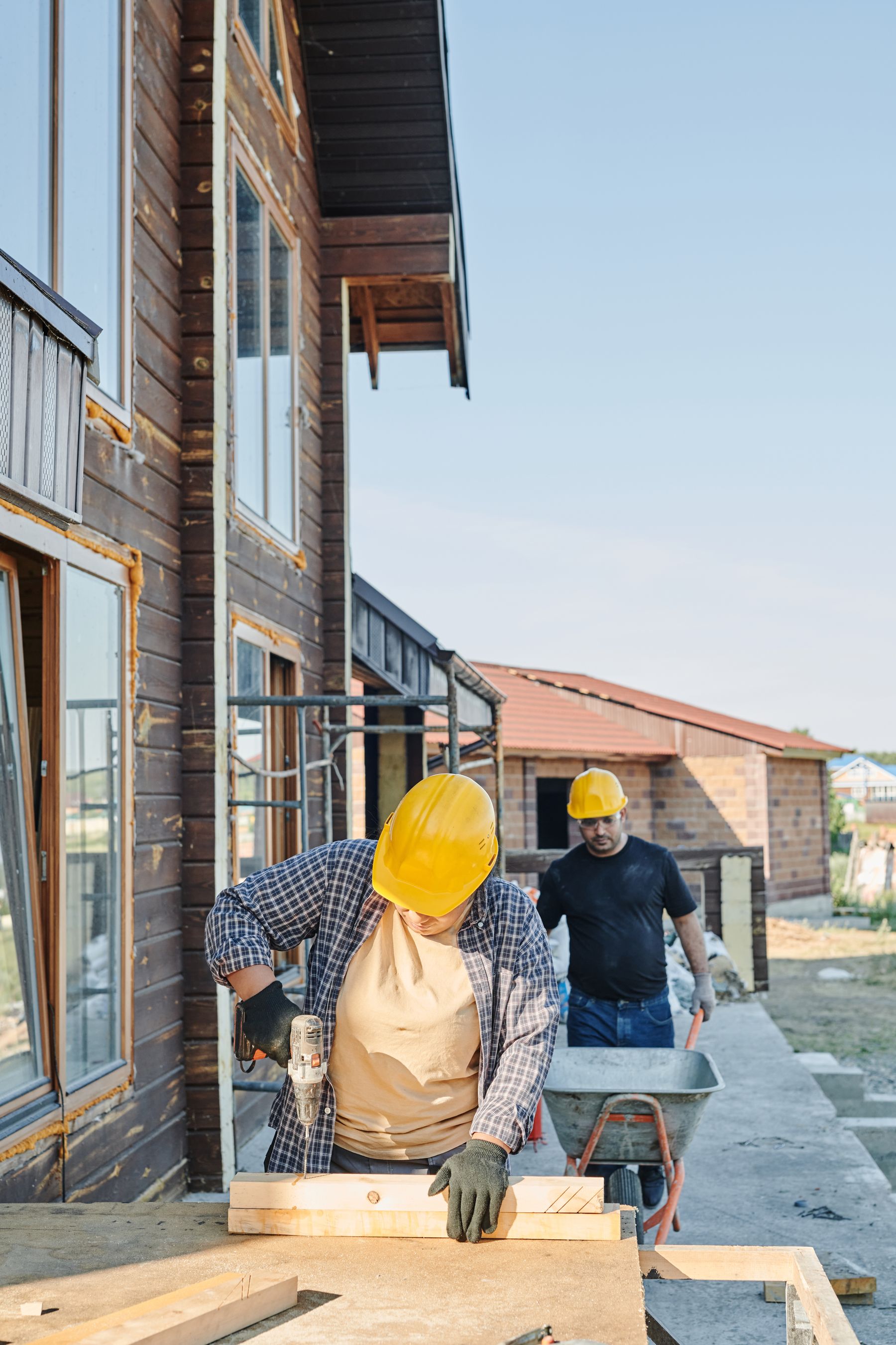 住宅建設に取り組む施工チーム